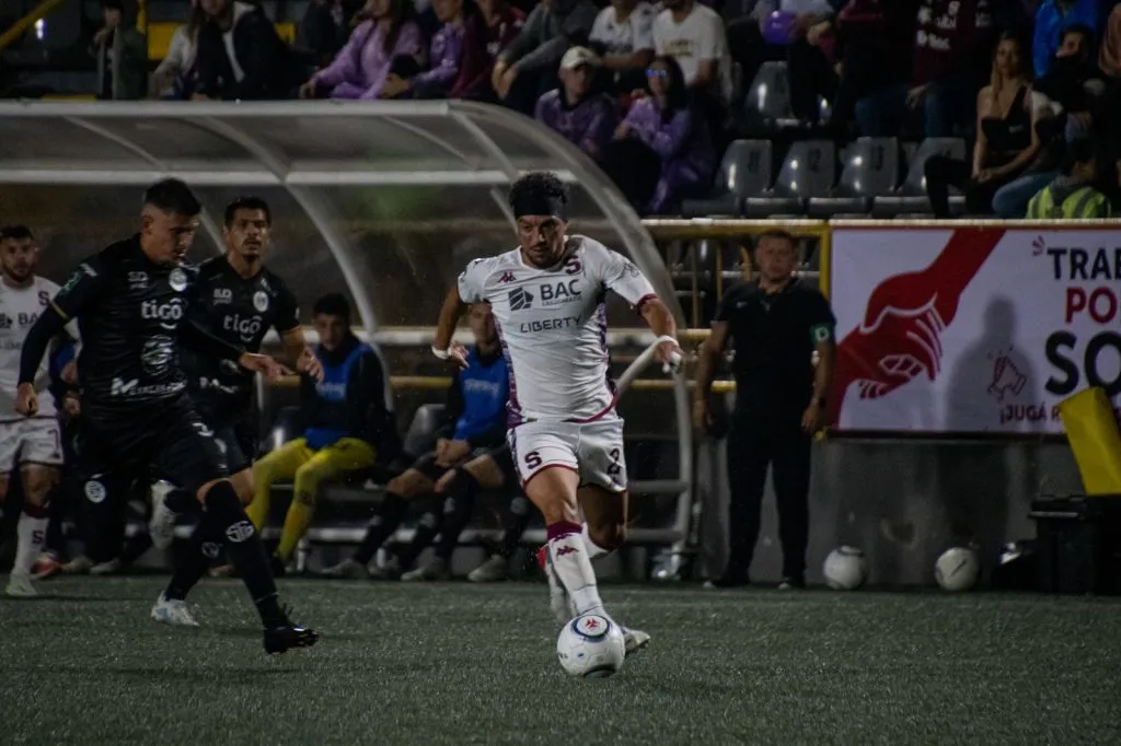 Christian Bolaños con el Deportivo Saprissa