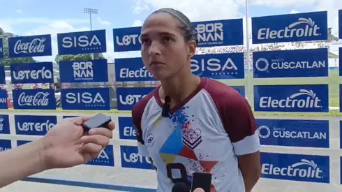 Deyna Castellanos lanza fuerte crítica a las canchas de El Salvador