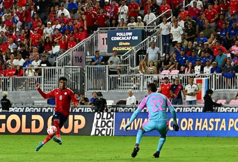 El mano a mano que no convirtió Alcocer y por el que lo critican los aficionados ticos.