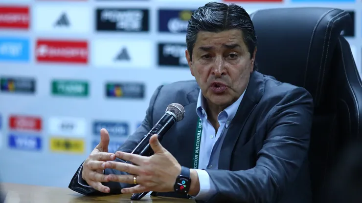 ¿Sigue en Guatemala? Esto pasará con Luis Fernando Tena tras la Copa Oro.