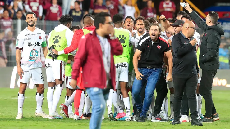 No es Fernando Lesme: Alajuelense se aleja del fichaje de otro jugador.