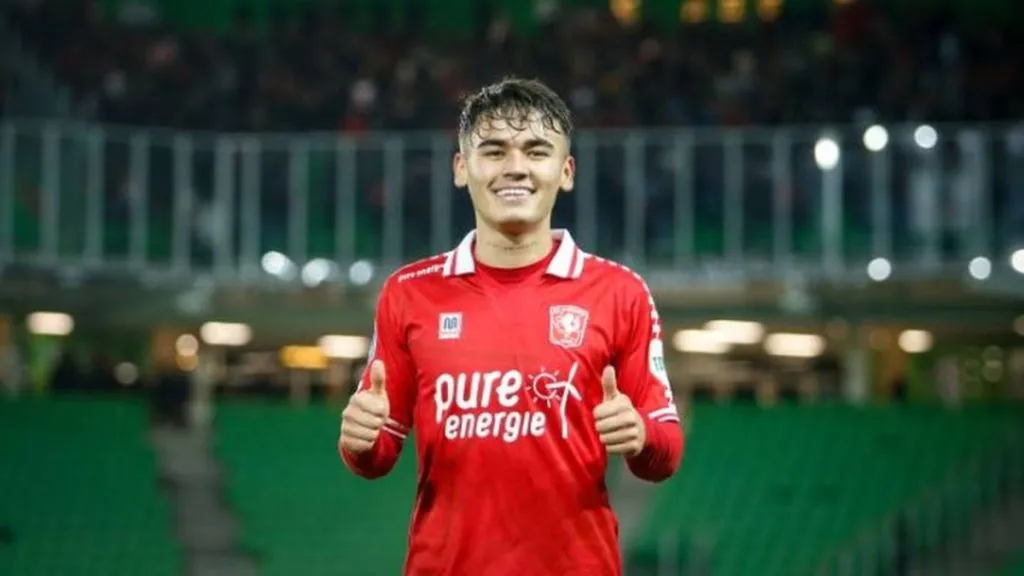 Problemas para Manfred Ugalde desde Europa con el FC Twente