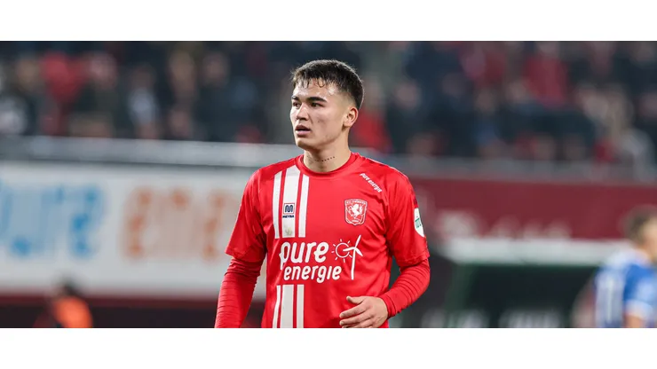 Problemas para Manfred Ugalde desde Europa con el FC Twente