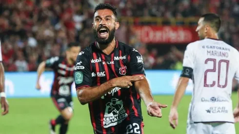 ¿Recibió realmente Alajuelense una oferta por Giancarlo González?