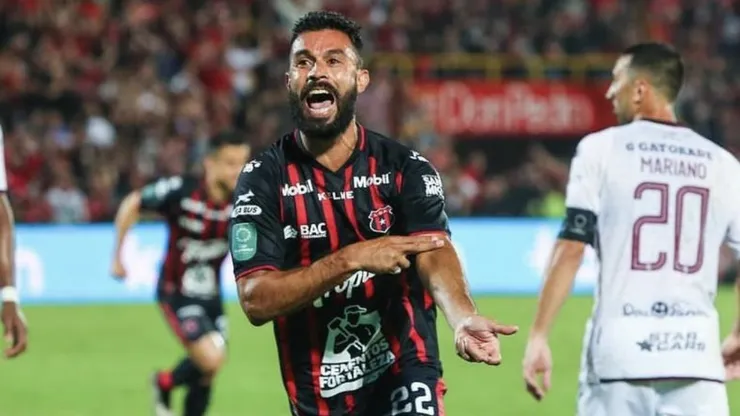 ¿Recibió realmente Alajuelense una oferta por Giancarlo González?