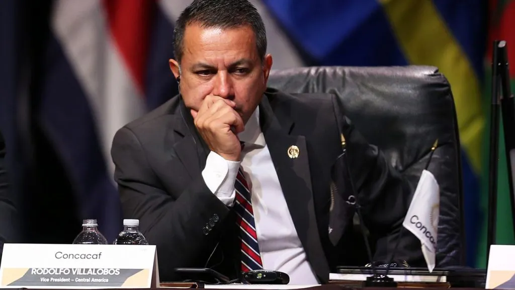 Rodolfo Villalobos se mostró molesto por las consultas reiteradas sobre Manfred Ugalde.