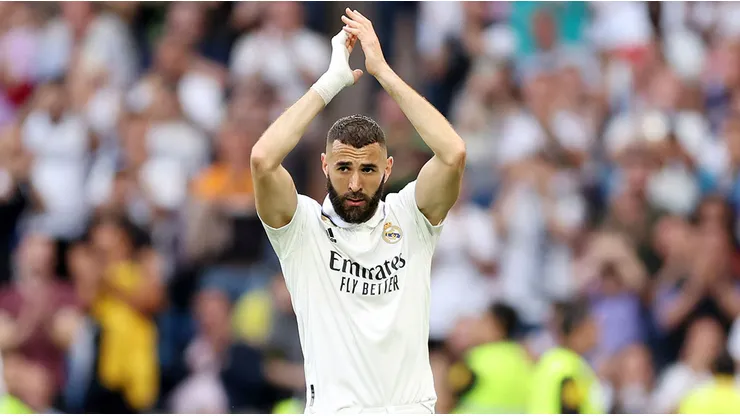 Karim Benzema firma contratos con su nuevo club