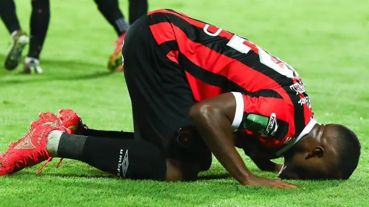 Joel Campbell anotó su primer gol con Alajuelense.