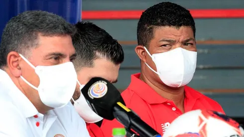 Ronadl Gómez mostró su enojo para con Luis Fernando Suárez.