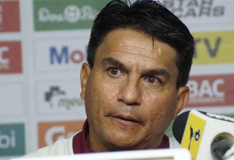 Vladimir Quesada quedó muy enojado por disputar la Supercopa.