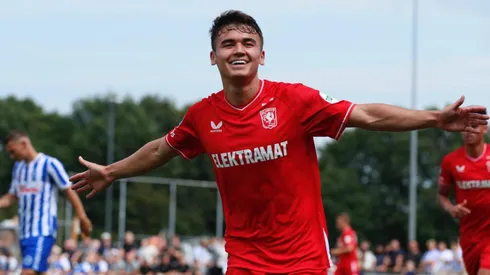 Manfred Ugalde brilla en la goleada del Twente (Twente)