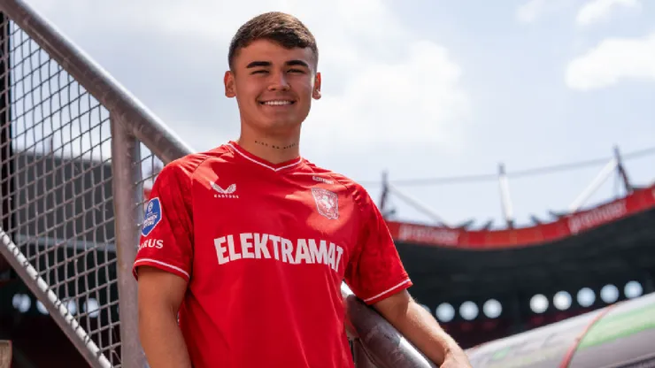 Manfred Ugalde tras firmar con Twente: "es uno de los días más felices de mi vida” (Twente)