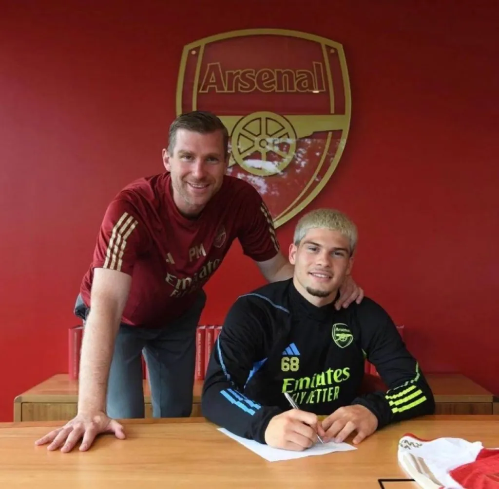 Elián Quesada firmó contrato profesional con el Arsenal de Inglaterra