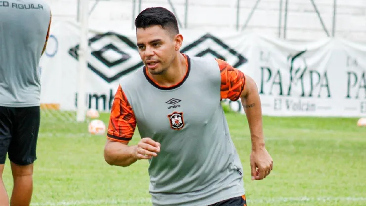 Alex Larín arremete contra su exentrenador en Alianza (El gráfico)