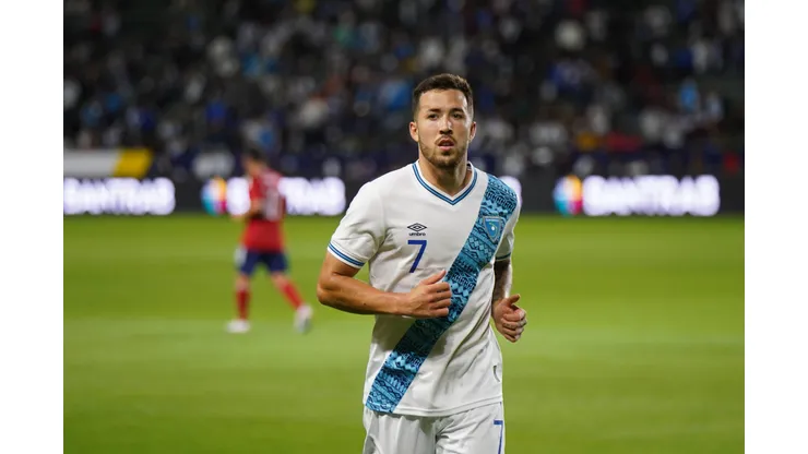 Cuánto tiempo estará de bajo Aaron Herrera para la Selección de Guatemala