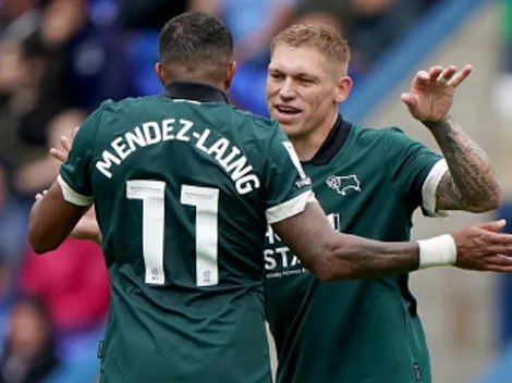 Nathaniel Méndez-Laing se mandó con un doblete de asistencias con el Derby County