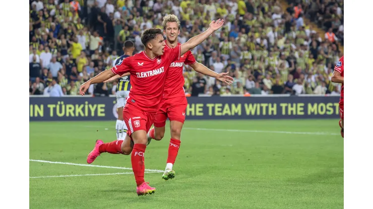 Manfred Ugalde marcó su primer gol en competencias europeas con el Twente [VIDEO]