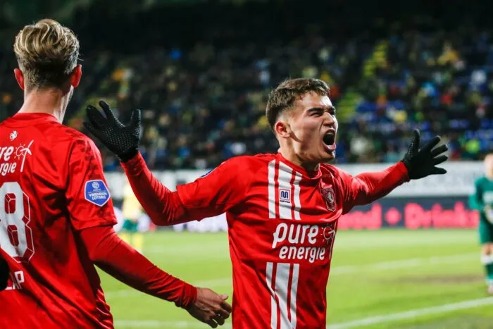 Manfred Ugalde con el Twente