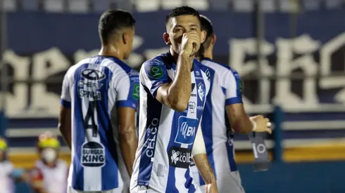 ¡Escándalo! Douglas López denuncia al árbitro en el Clásico Saprissa-Cartaginés