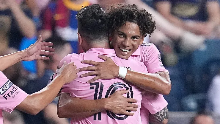 David Ruiz conversó con Lionel Messi en medio del partido.