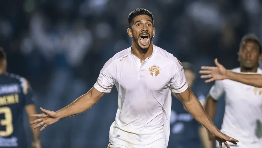 Gerardo Gordillo con Comunicaciones