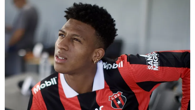 Josimar Alcócer recordó sus primeros pasos en Alajuelense.