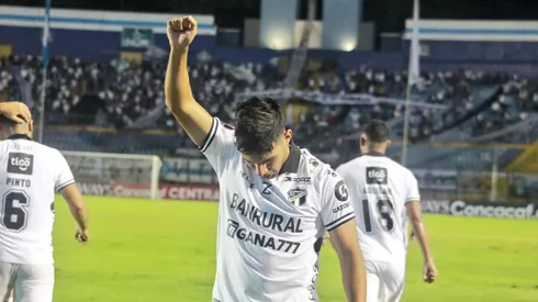 Antonio Chucho López fue ovacionado en Comunicaciones