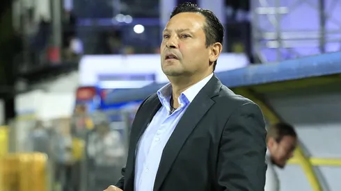 Jeaustin Campos fue muy duro con uno de sus futbolsitas por la roja que vio.