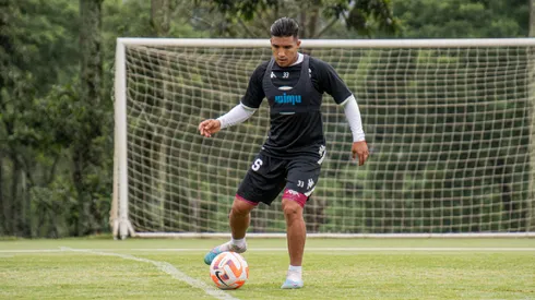 ¿Por qué Michael Chirinos no ha debutado con Saprissa?