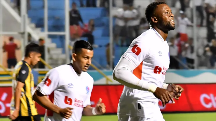 Olimpia aplastó a Real España en el Clásico