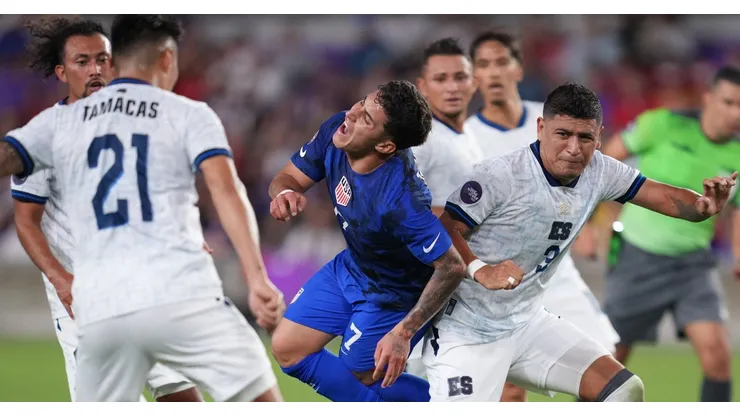 Casi deja el fútbol y es jugador de la selección de El Salvador.