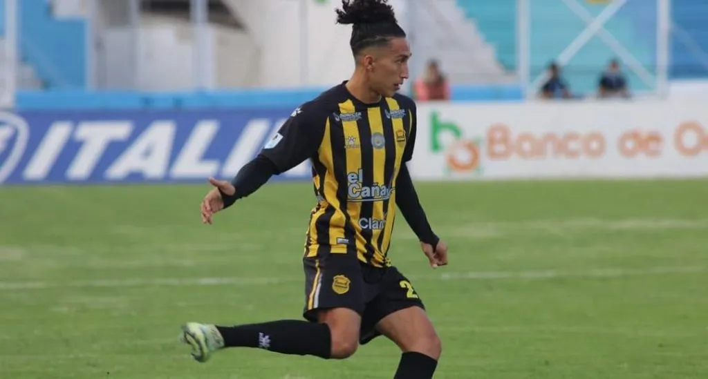 Carlos Alberto Mejía es del interés de Pedro Troglio para el próximo mercado.