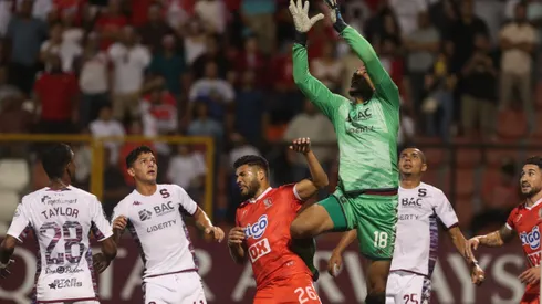 Un futbolista del Saprissa quedó muy golpeado por la derrota en Nicaragua.