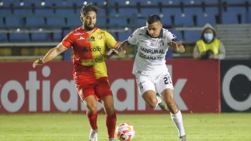 GUATEMALA, GUATEMALA. AUGUST 30th: Jorge Aparicio #25 of Comunicaciones during the group C match between Comunicaciones and Herediano in the Concacaf Central American Cup, held at the Doroteo Guamuch Flores stadium, in Guatemala City, Guatemala. (PHOTO BY NORVIN MENDOZA/STRAFFON IMAGES/MANDATORY CREDIT/EDITORIAL USE/NOT FOR SALE/NOT ARCHIVE)