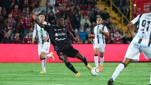 Golazo de Joel Campbell a lo "Messi" fue celebrado por exjugador del Real Madrid y Barcelona