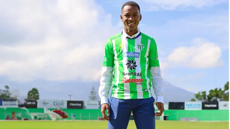 Antigua GFC presentó a la nueva joya del futbol de Guatemala