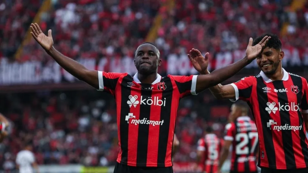Joel Campbell con la Liga Deportiva Alajuelense
