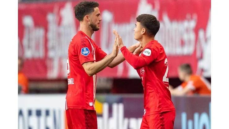 Así fue la asistencia de Manfred Ugalde en la victoria del Twente ante el Ajax [VIDEO]