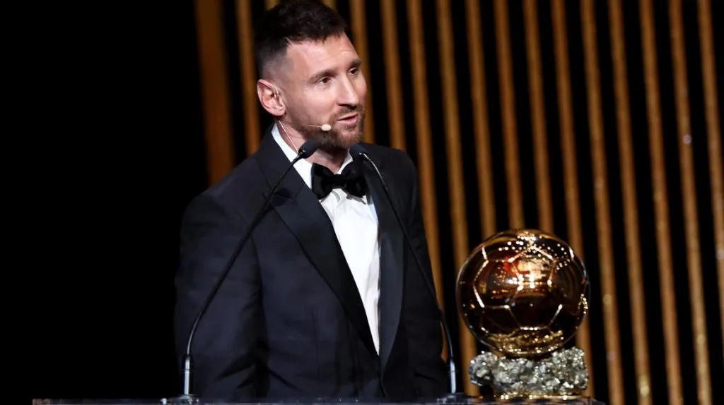 Lionel Messi con su octavo Balón de Oro