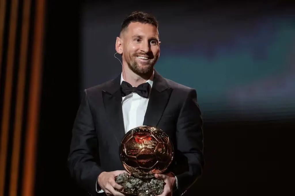 Lionel Messi con su octavo Balón de Oro