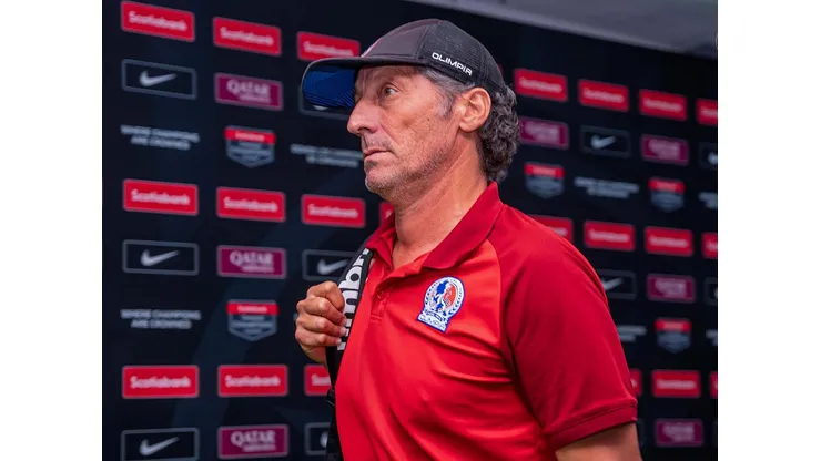 Pedro Troglio se mostró contundente tras golear a Motagua en el Clásico de Honduras