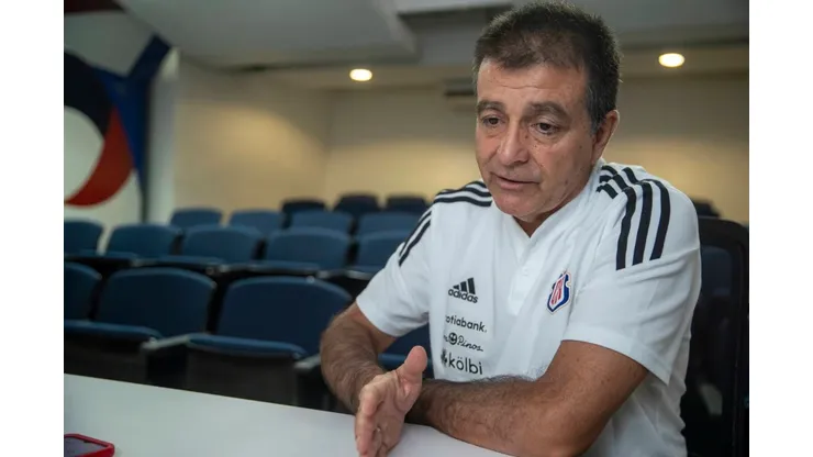 Oficial: la Federación Costarricense de Fútbol tomó una decisión sobre Claudio Vivas