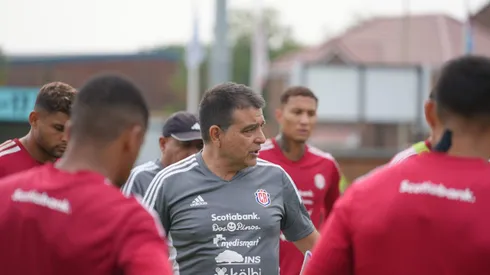 Costa Rica tiene en carpeta a dos entrenadores argentinos.