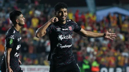 Johan Venegas se mostró molesto con los últimos arbitrajes.