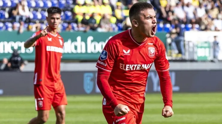 Manfred Ugalde anotó uno de los goles del triunfo de Twente (Getty Images)
