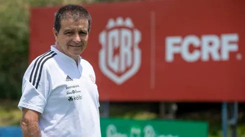 Claudio Vivas reveló cuándo definirían al nuevo DT de la Selección de Costa Rica.