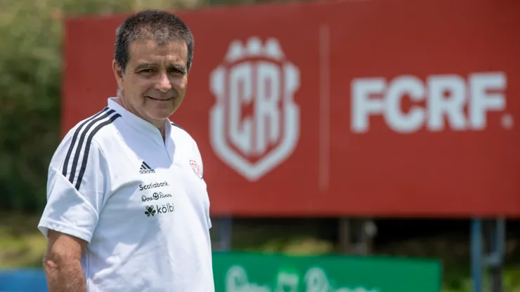 Claudio Vivas reveló cuándo definirían al nuevo DT de la Selección de Costa Rica.
