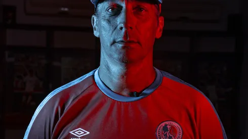 Pedro Troglio ante un imperial registro con Olimpia