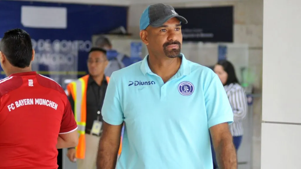 Diego Vázquez quiere a Ninrod Medina como su asistente técnico.