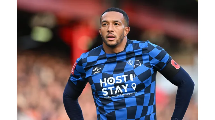 Nathaniel Méndez-Laing salió lesionado y es duda para la FA Cup.
